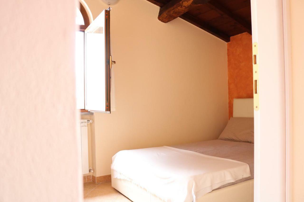 Casa Vacanze Elena Rometta ภายนอก รูปภาพ